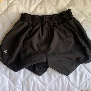On thé fly 4 inch lulu shorts